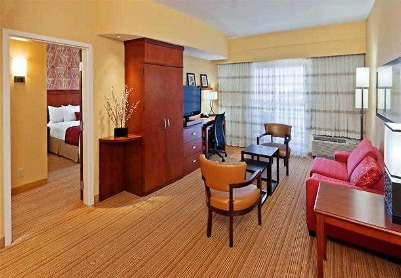 Courtyard By Marriott Tulsa Woodland Hills Hotel Buitenkant foto