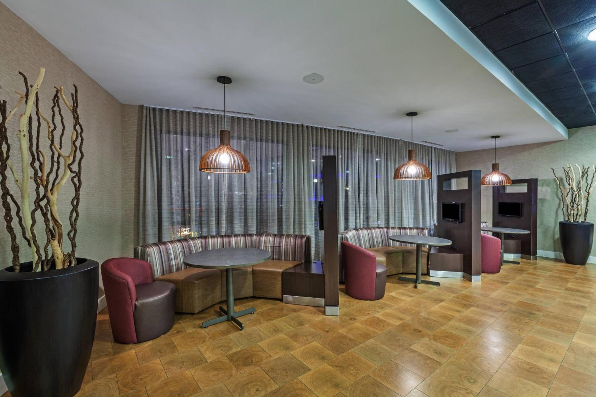 Courtyard By Marriott Tulsa Woodland Hills Hotel Buitenkant foto