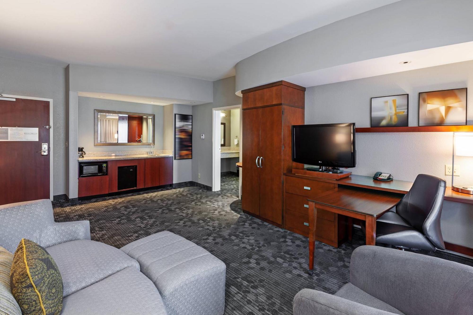 Courtyard By Marriott Tulsa Woodland Hills Hotel Buitenkant foto