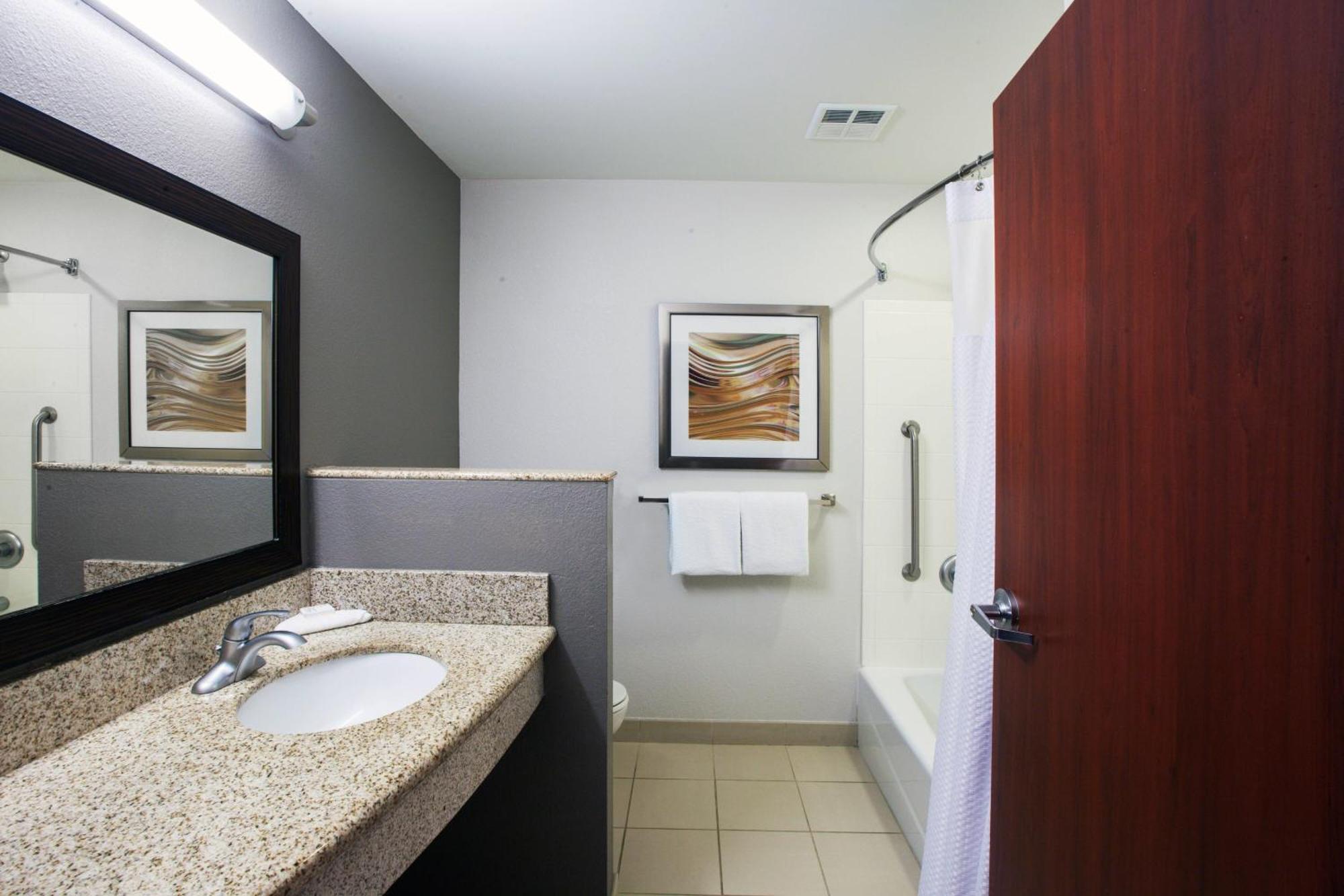 Courtyard By Marriott Tulsa Woodland Hills Hotel Buitenkant foto