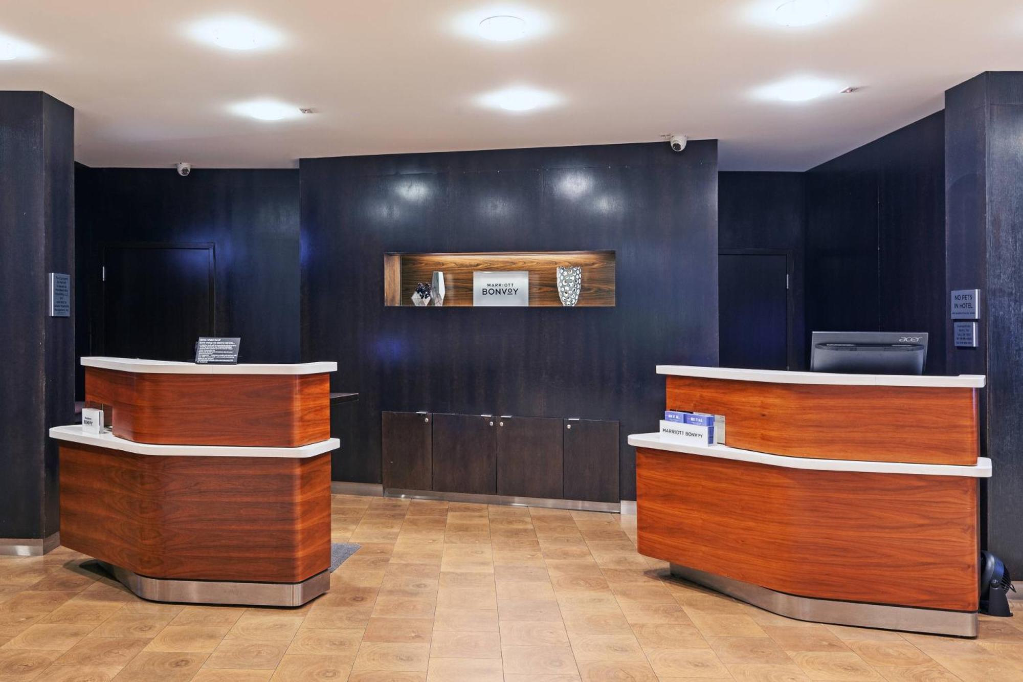 Courtyard By Marriott Tulsa Woodland Hills Hotel Buitenkant foto