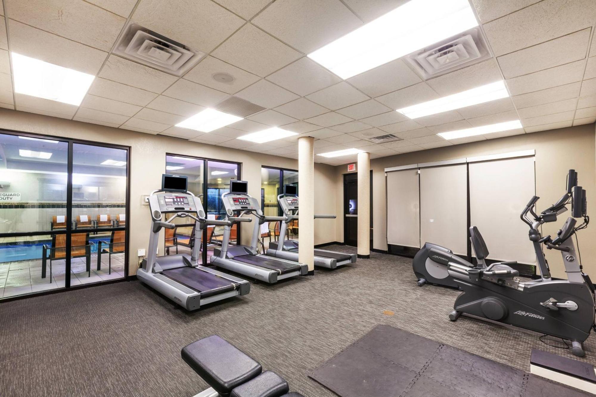 Courtyard By Marriott Tulsa Woodland Hills Hotel Buitenkant foto