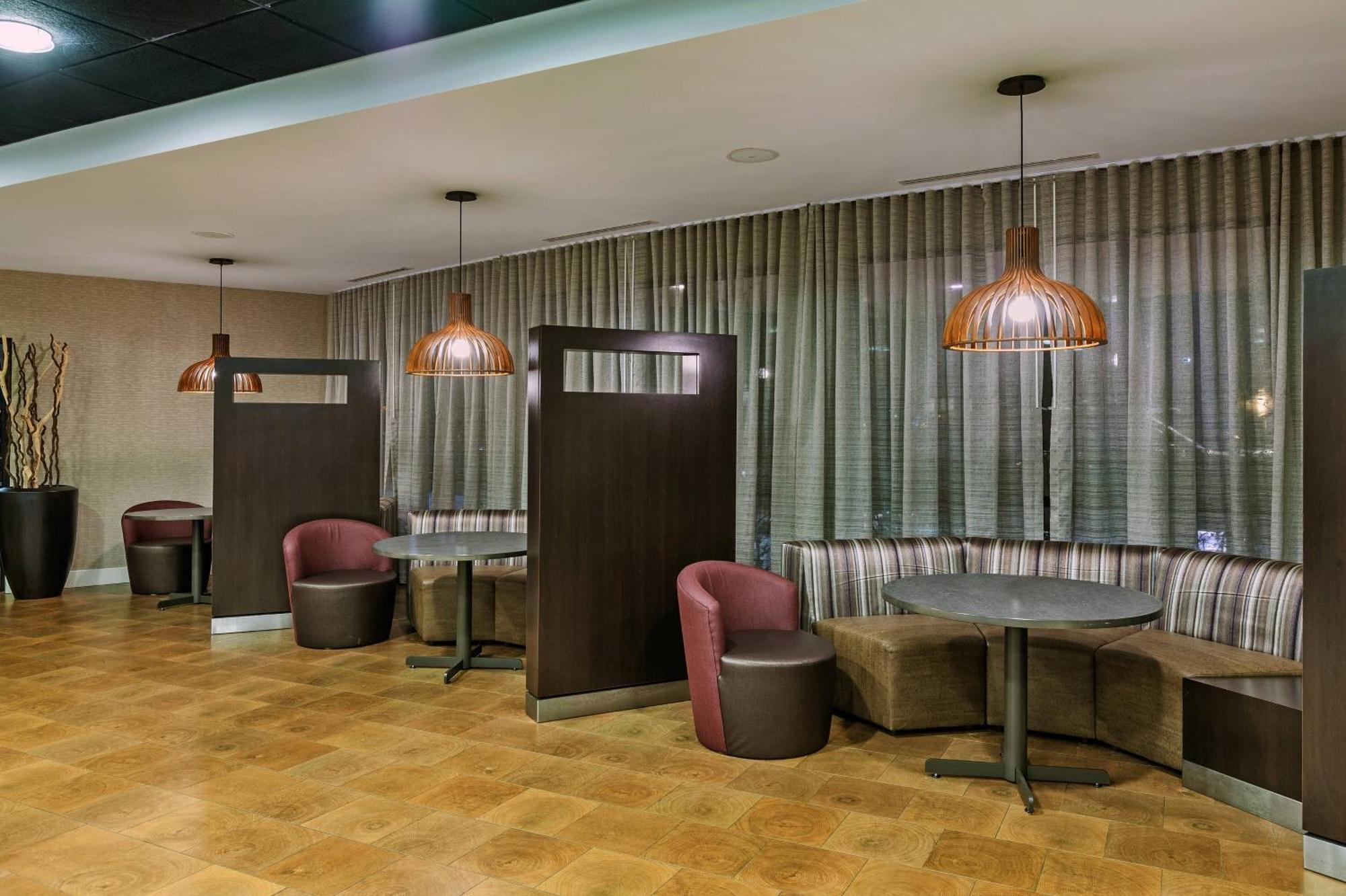 Courtyard By Marriott Tulsa Woodland Hills Hotel Buitenkant foto