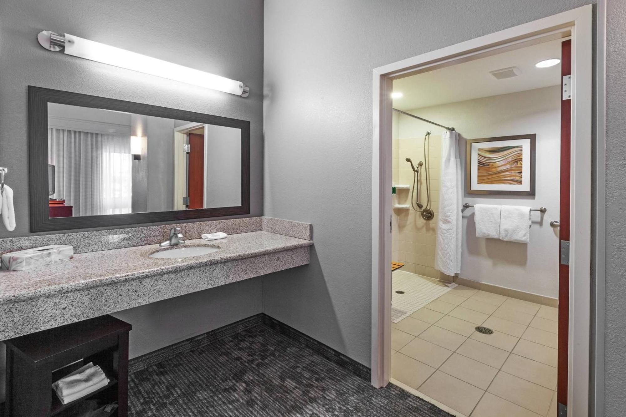 Courtyard By Marriott Tulsa Woodland Hills Hotel Buitenkant foto