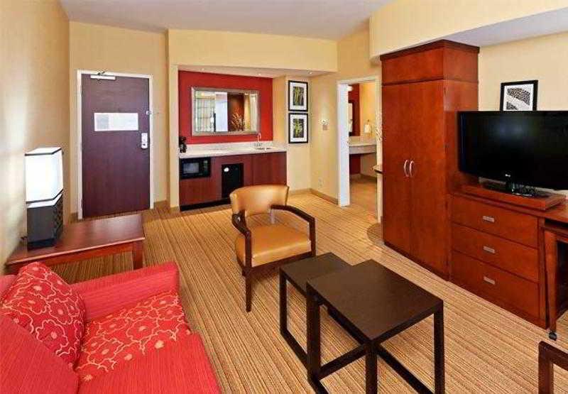 Courtyard By Marriott Tulsa Woodland Hills Hotel Buitenkant foto